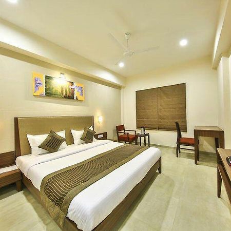 Fabhotel Flora Vastral Ahmadábád Kültér fotó