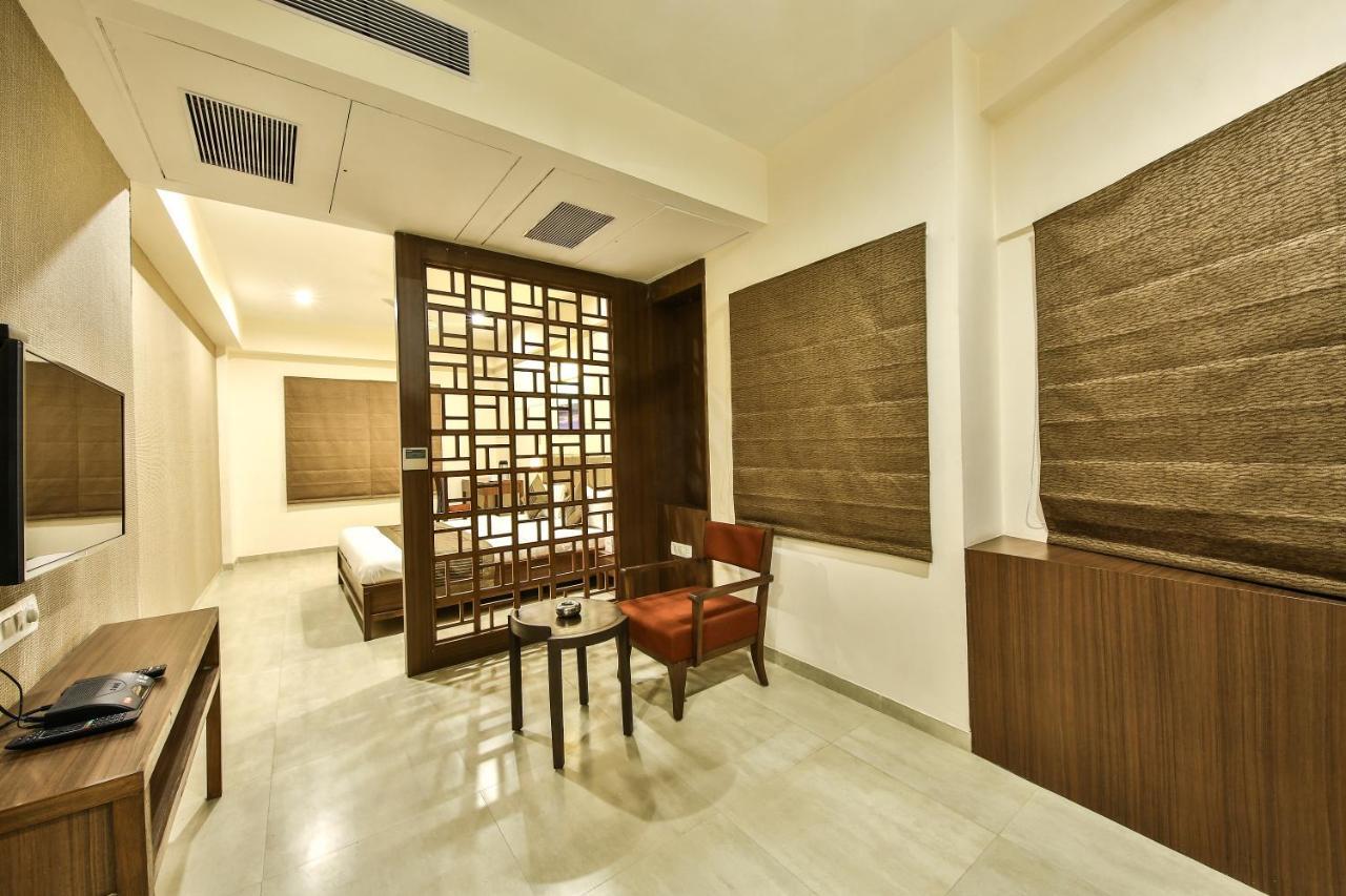 Fabhotel Flora Vastral Ahmadábád Kültér fotó